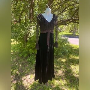 Long black velvet and lace gown size 2-4